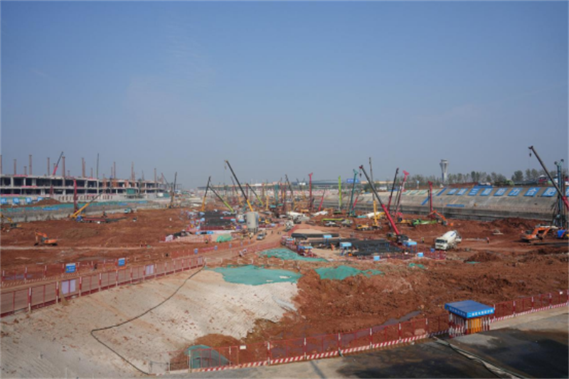 合肥新桥国际机场综合交通中心建设现场。.png